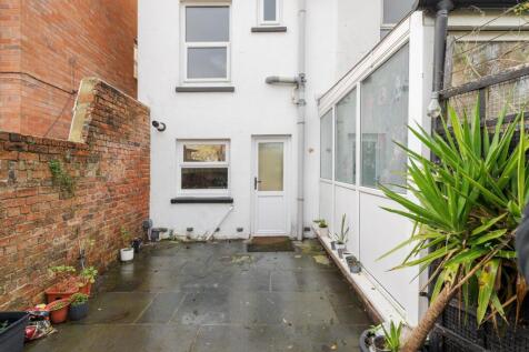 Courtyard Garden (view b)