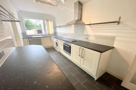 Kitchen / Dining Roo