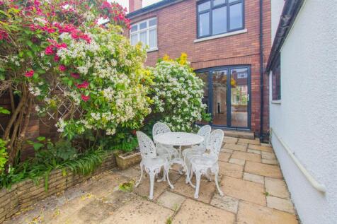 Roath Court Road-4.jpg