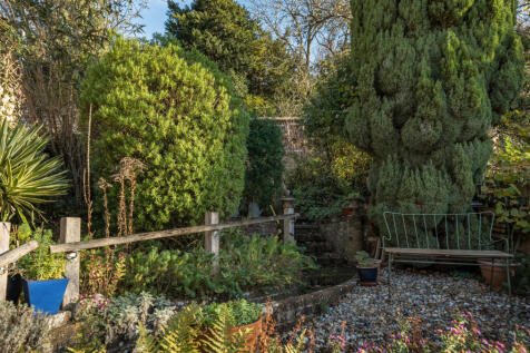 1383918-18-692079...