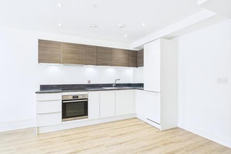 CAM01909G0-PR0416-STILL001