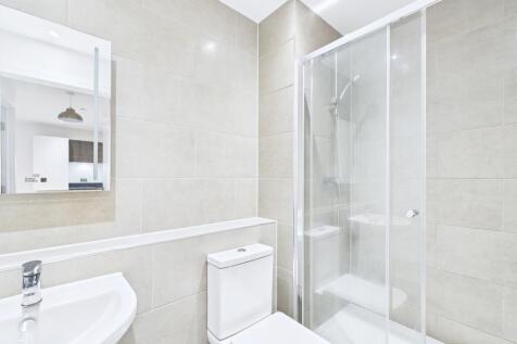 CAM01909G0-PR0466-STILL006