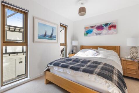 A10 - 4 Westwater Court, Dartmouth, Victoria Road 