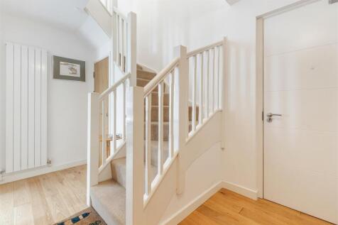 A12 - 4 Westwater Court, Dartmouth, Victoria Road 