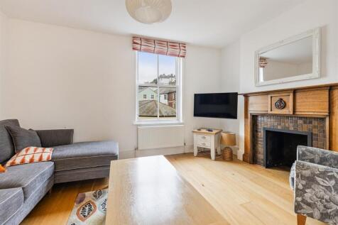 A08 - 24 Foss Street Dartmouth - 241213.jpg