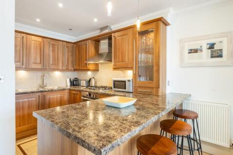 A11 - Embankment House Dartmouth, Flat 2 - 240411.