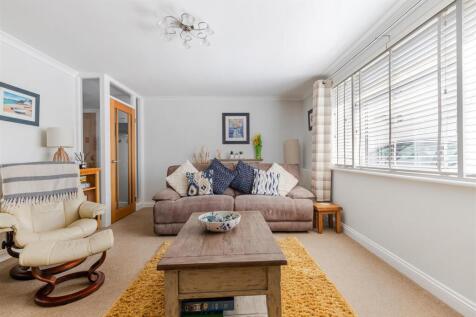 A08 - 2 Clarence House Clarence Street Dartmouth -