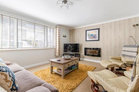 A07 - 2 Clarence House Clarence Street Dartmouth -