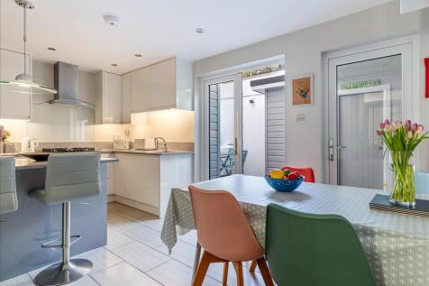 A11 - 2 Clarence House Clarence Street Dartmouth -