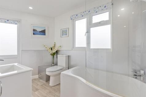 A20 - 7 Lee Court, Dartmouth - 250624.jpg