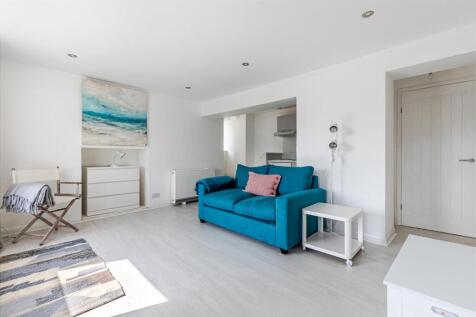 A01 - 13 South Town Dartmouth - 250617.jpg