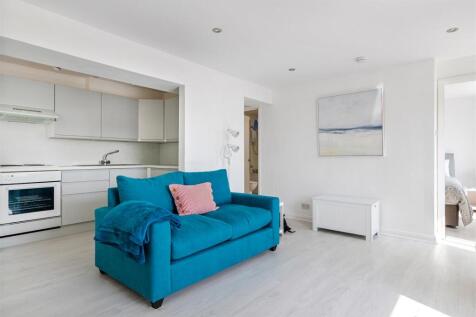 A06 - 13 South Town Dartmouth - 250617.jpg