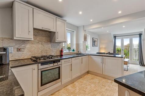 A17 - 6 Endsleigh Court, Stoke Fleming - 251111.jp