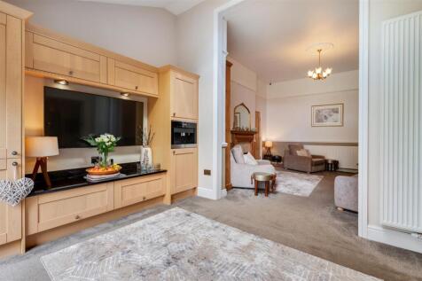 Kitchen-diner open to