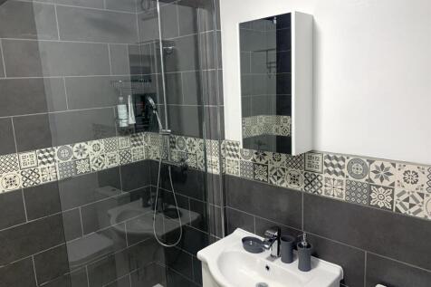 Bathroom 1.jpg