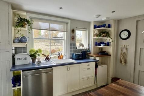 Dirrydan, 3 Castle Bank, Kirkcudbright - Williamso