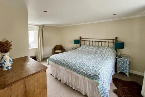 Dirrydan, 3 Castle Bank, Kirkcudbright - Williamso