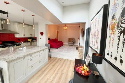 Kitchen through to snug.jpg