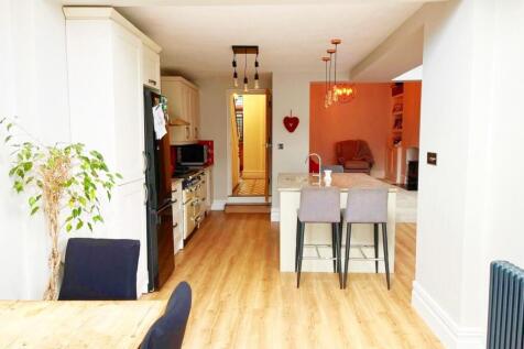 Kitchen to hallway.jpg
