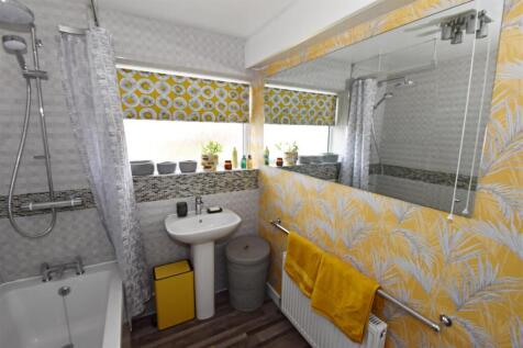 Bathroom 1.jpg
