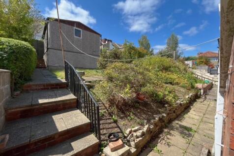 Rear garden and garage.jpg