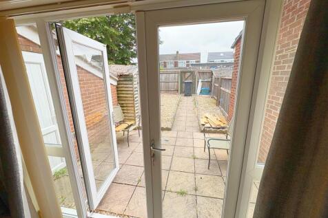 Patio doors out to garden.jpg