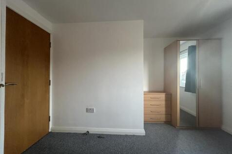 1st Bedroom (3).jpeg