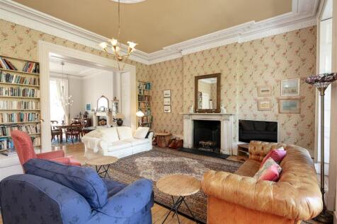Upper Maisonette 24 Caledonia Place-12.jpg