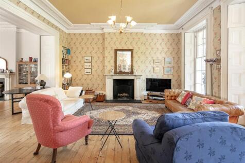 Upper Maisonette 24 Caledonia Place-10.jpg