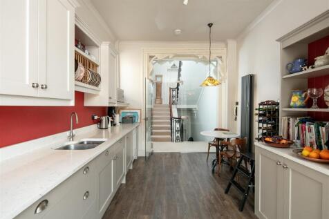 Upper Maisonette 24 Caledonia Place-8.jpg