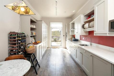 Upper Maisonette 24 Caledonia Place-6.jpg