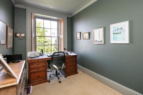 Upper Maisonette 24 Caledonia Place-18.jpg