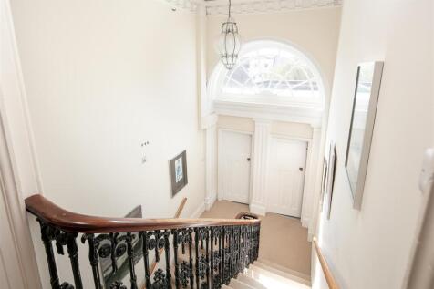 Upper Maisonette 24 Caledonia Place-5.jpg