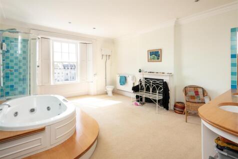 Upper Maisonette 24 Caledonia Place-17.jpg