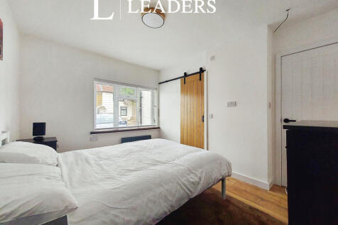 a8485bae-Room 201 20