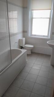 Flat 3 Bathroom.jpg