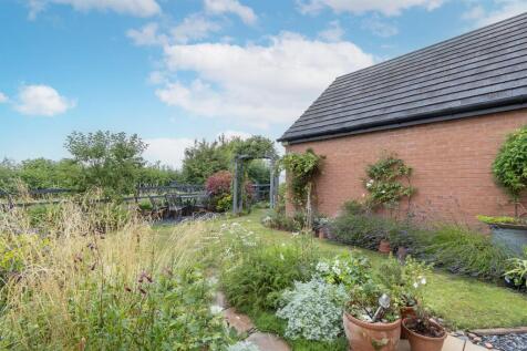 4 Buttercup Close, Lutterworth g