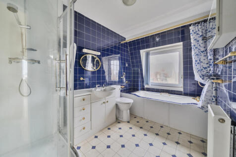 En Suite Bathroom
