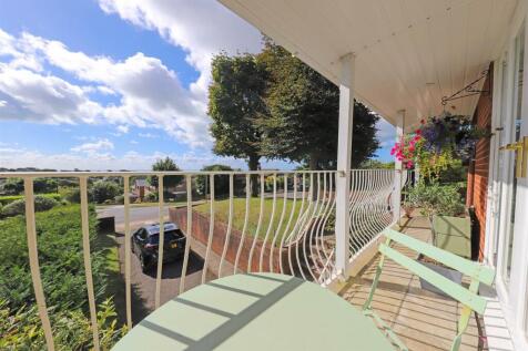 nicholas james crescent drive balcony1.jpg