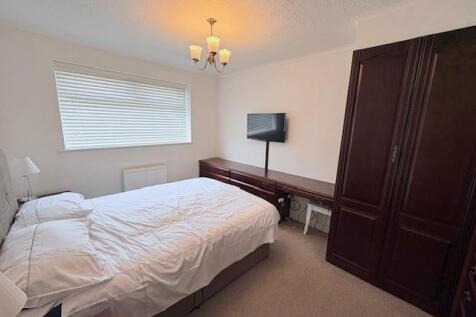 16 Dene Hollow 8.jpg