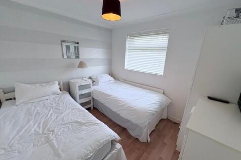 16 Dene Hollow 7.jpg