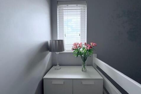 16 Dene Hollow 3.jpg