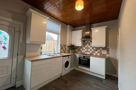 34 Lloyd Kitchen.jpg