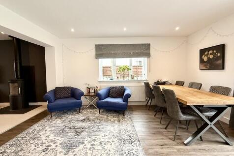 Kitchen/family ro...