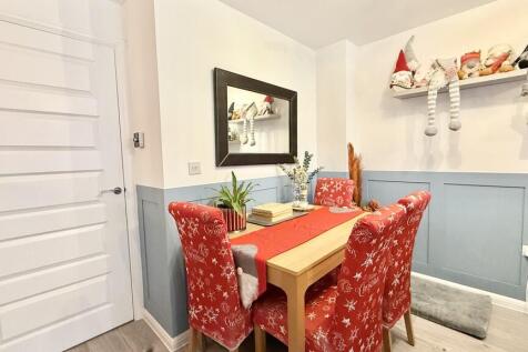 Lounge/dining roo...