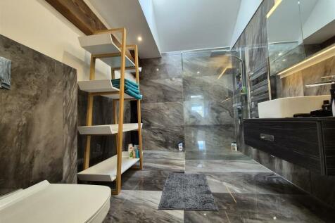 EN SUITE SHOWER/WC