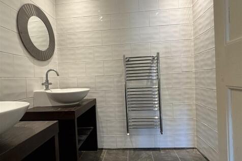EN SUITE SHOWER ROOM