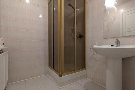 EN SUITE SHOWER ROOM/WC