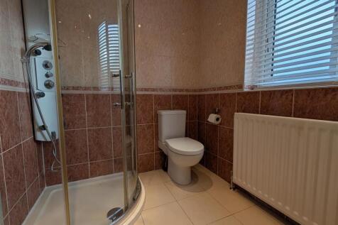 EN SUITE SHOWER ROOM/WC
