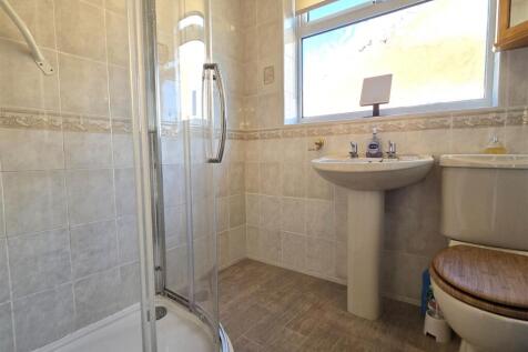 SHOWER ROOM/WC